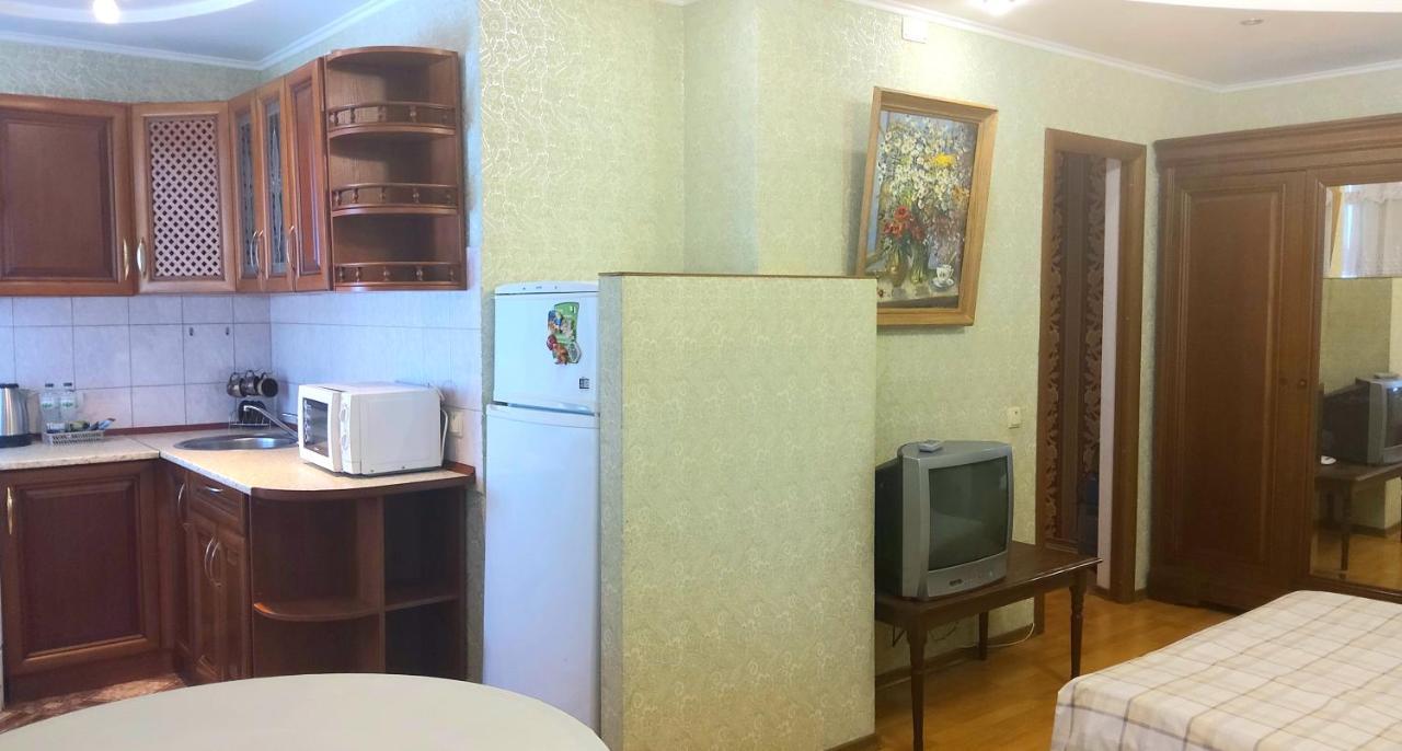 Квартира с большой верандой на Белецкого возле ISIDA, Шалимова, cozy flat on Beletskogo Street Киев Экстерьер фото