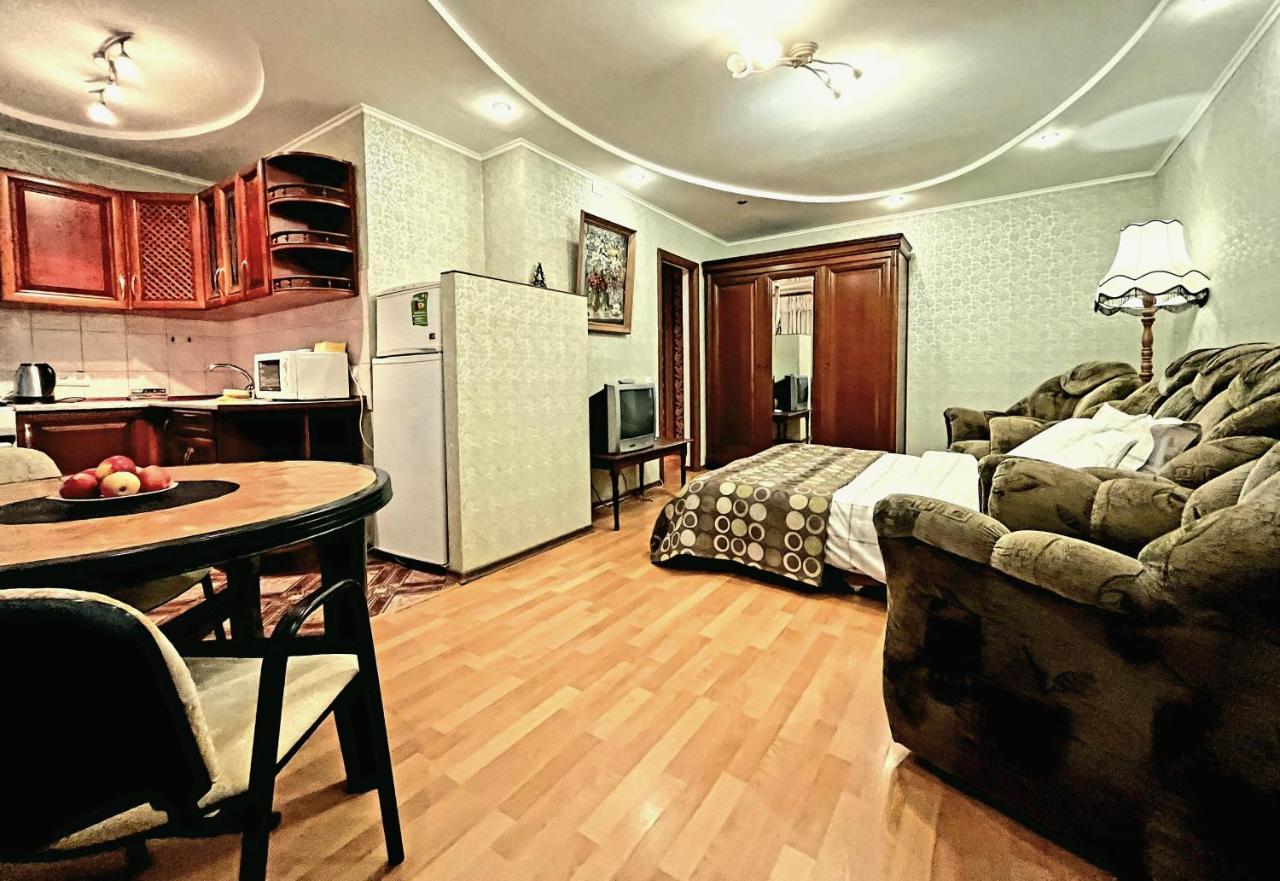 Квартира с большой верандой на Белецкого возле ISIDA, Шалимова, cozy flat on Beletskogo Street Киев Экстерьер фото