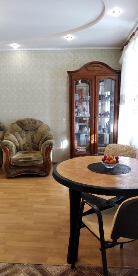 Квартира с большой верандой на Белецкого возле ISIDA, Шалимова, cozy flat on Beletskogo Street Киев Экстерьер фото