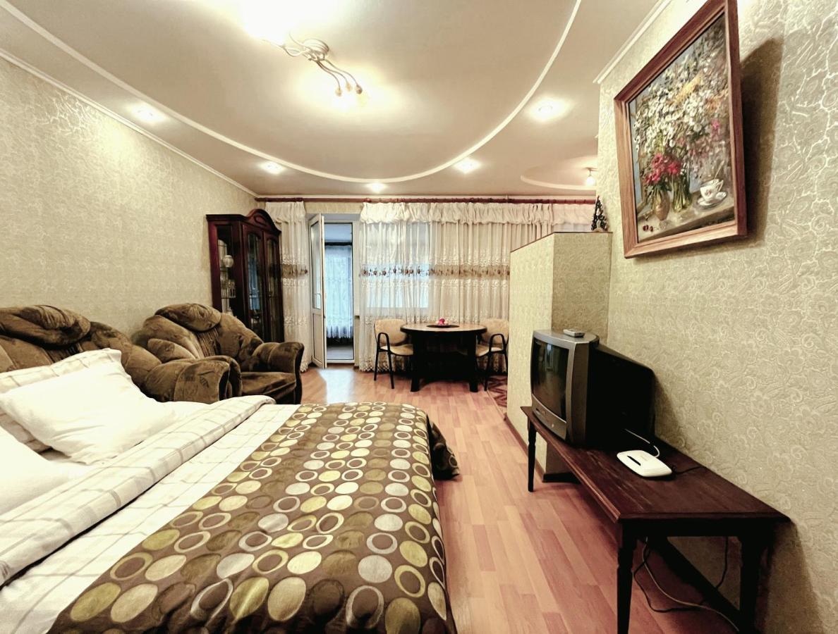 Квартира с большой верандой на Белецкого возле ISIDA, Шалимова, cozy flat on Beletskogo Street Киев Экстерьер фото