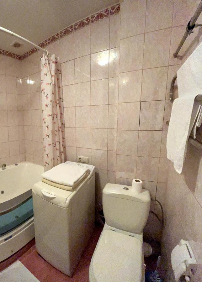Квартира с большой верандой на Белецкого возле ISIDA, Шалимова, cozy flat on Beletskogo Street Киев Экстерьер фото