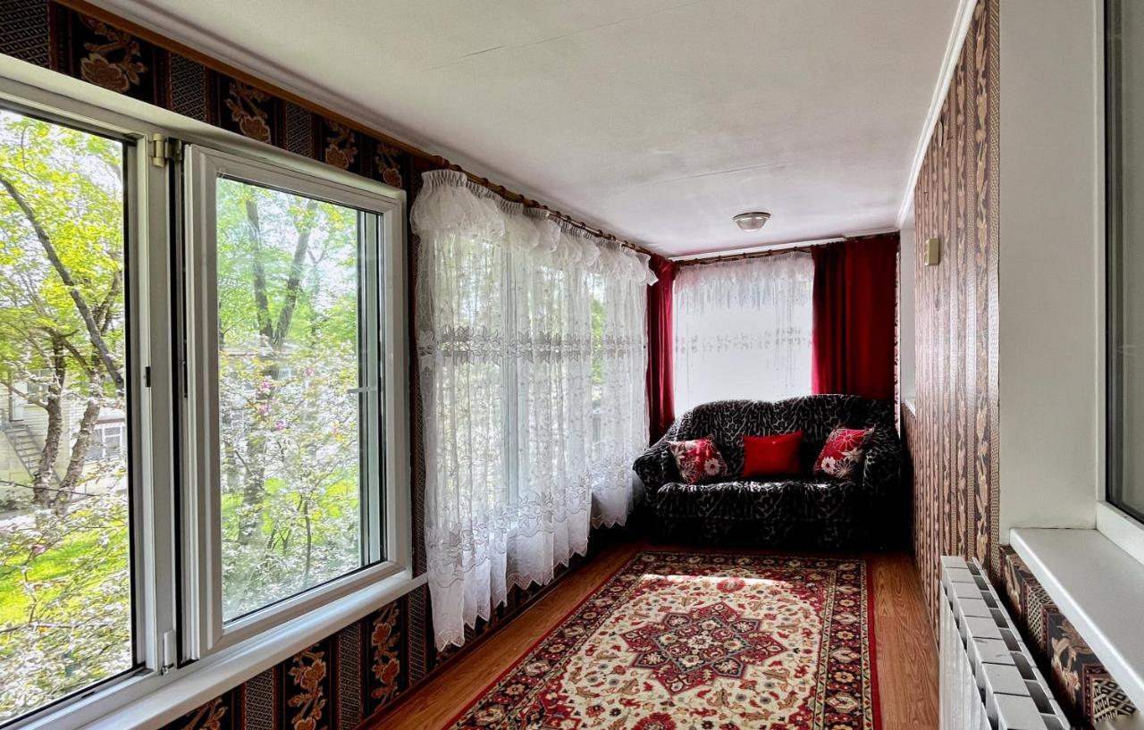 Квартира с большой верандой на Белецкого возле ISIDA, Шалимова, cozy flat on Beletskogo Street Киев Экстерьер фото