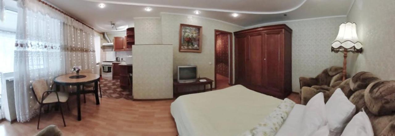 Квартира с большой верандой на Белецкого возле ISIDA, Шалимова, cozy flat on Beletskogo Street Киев Экстерьер фото